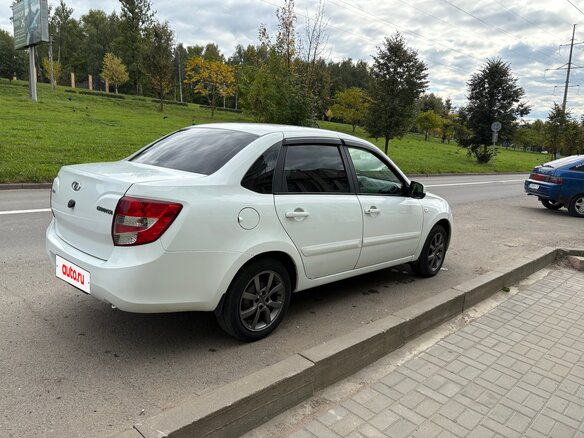 2018 Lada (ВАЗ) Granta I, белый, 500000 рублей - вид 4