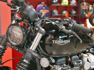 2025 Triumph Bonneville Bobber, чёрный, 2200000 рублей, вид 4
