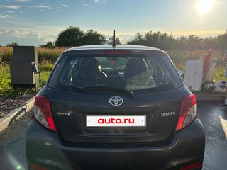 2013 Toyota Yaris III, фиолетовый, 680000 рублей, вид 2