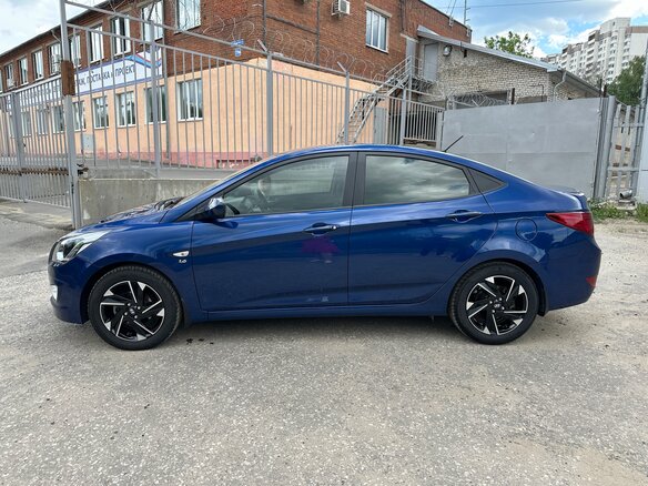 2016 Hyundai Solaris I Рестайлинг, синий - вид 1