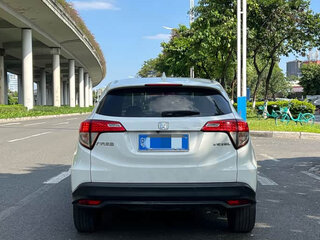 2022 Honda Vezel I Рестайлинг, белый, 1400000 рублей, вид 4
