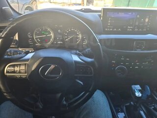 2020 Lexus LX 570 III Рестайлинг 2, белый, 10300000 рублей, вид 3
