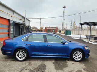 2016 Volkswagen Passat (North America and China) I Рестайлинг, синий, 1600000 рублей, вид 2