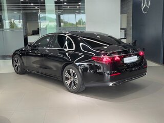 2025 Mercedes-Benz E-Класс 200 VI (W214, S214), чёрный, 6529700 рублей, вид 2