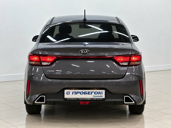 2021 Kia Rio IV Рестайлинг, серый - вид 2
