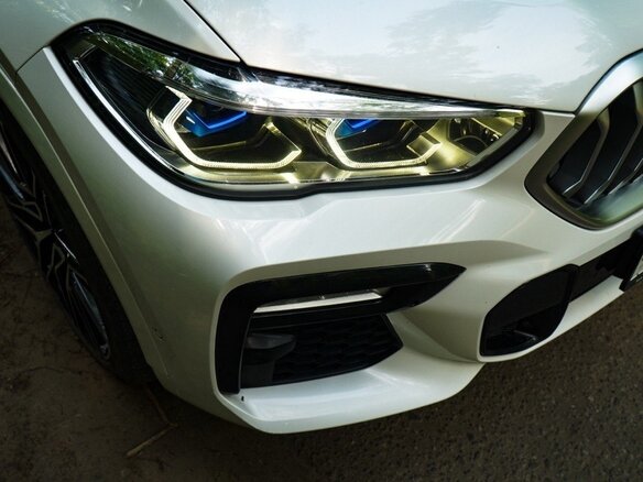 2021 BMW X6 40d III (G06), белый, 8500000 рублей - вид 12