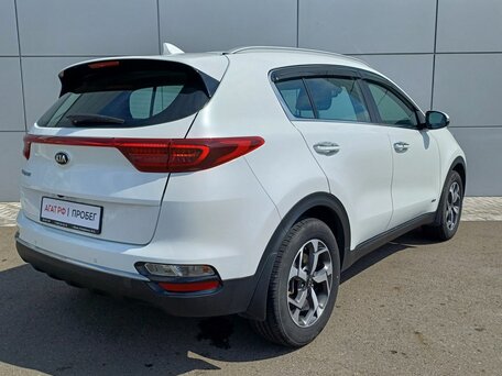 2020 Kia Sportage IV Рестайлинг, белый, 2060000 рублей, вид 5