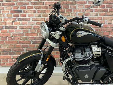 2026 Royal Enfield Super Meteor, зелёный, 773000 рублей, вид 4