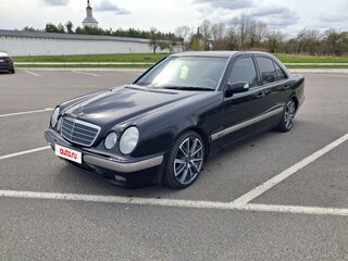 2001 Mercedes-Benz E-Класс 200 II (W210, S210) Рестайлинг, чёрный, 570000 рублей, вид 1
