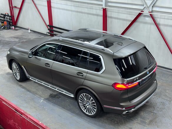 2021 BMW X7 40d I (G07), зелёный, 9800000 рублей - вид 5