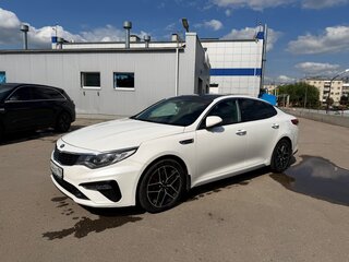 2019 Kia Optima IV Рестайлинг, белый, 1799000 рублей, вид 1