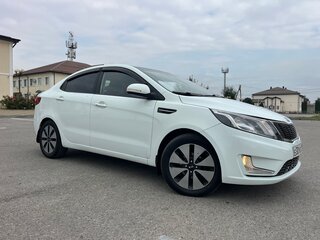 2012 Kia Rio 4-speed III, белый, 770000 рублей, вид 4
