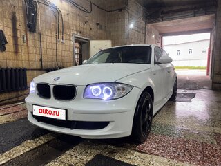 2009 BMW 1 серии 116i I (E81/E82/E87/E88) Рестайлинг, белый, 500000 рублей, вид 1