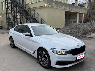 2019 BMW 5 серии 520d VII (G30/G31/G38), белый, 4200000 рублей, вид 2