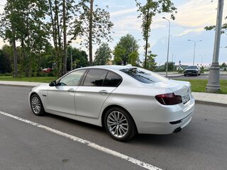 2014 BMW 5 серии 530d xDrive VI (F10/F11/F07) Рестайлинг, белый, 2800000 рублей, вид 3