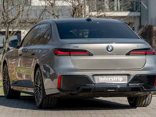 2026 BMW 7 серии 740d xDrive VII (G70), серый, 14460000 рублей, вид 3