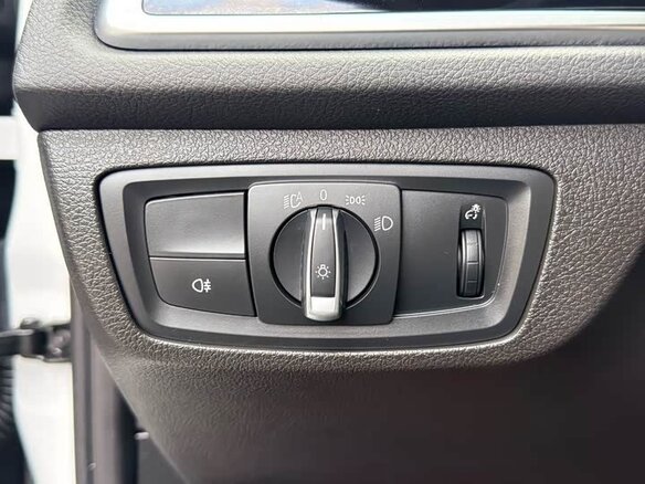 2023 BMW 1 серии 120i III (F52) Рестайлинг, белый - вид 12