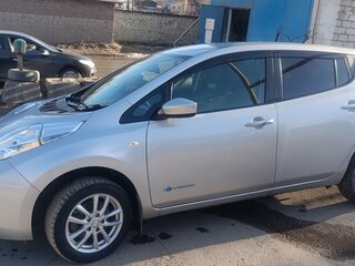 2015 Nissan Leaf 30kWh I (ZE0/AZE0), серый, 1150000 рублей, вид 1