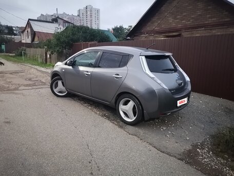 2014 Nissan Leaf (EM57) I (ZE0/AZE0), серый, 1050000 рублей, вид 2