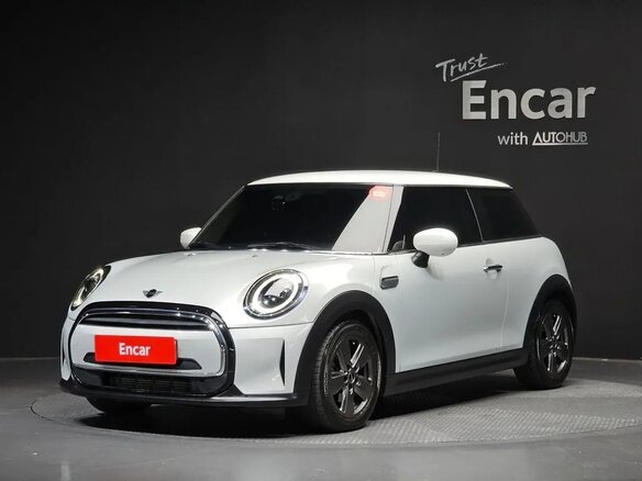 2022 Mini Hatch Cooper III (F55/F56) Рестайлинг 2, белый, 2083000 рублей
