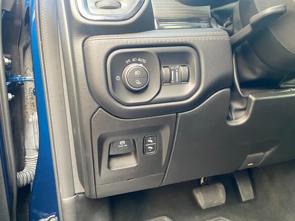 2022 Ram 1500 Crew Cab V, синий, 7400000 рублей - вид 17
