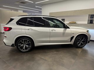 2020 BMW X5 M50d IV (G05/G18), белый, 6675000 рублей, вид 5
