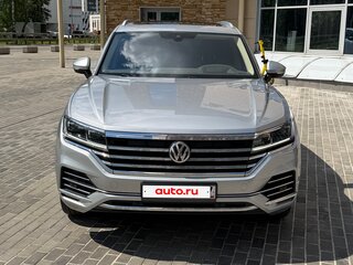 2020 Volkswagen Touareg III, серый, 5500000 рублей, вид 3