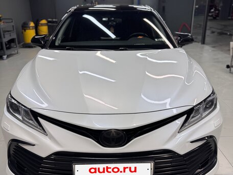 2021 Toyota Camry VIII (XV70) Рестайлинг, белый, 2650000 рублей, вид 1