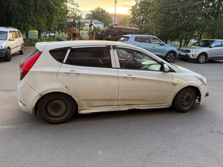 2015 Hyundai Solaris I Рестайлинг, белый, 440000 рублей, вид 2