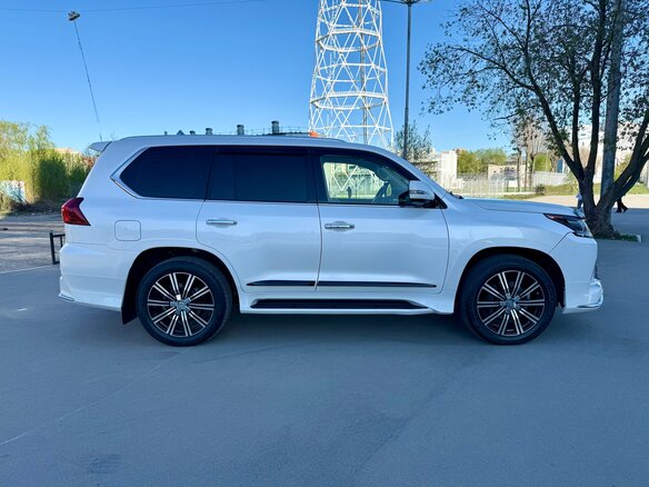 2016 Lexus LX 570 III Рестайлинг 2, белый, 7300000 рублей - вид 6