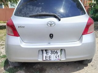 2005 Toyota Vitz II (XP90), серебристый, 465000 рублей, вид 3