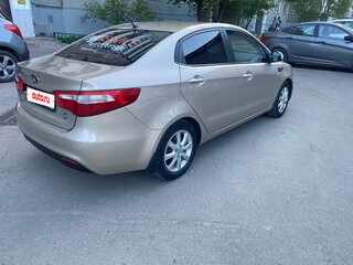 2014 Kia Rio 6-speed III, бежевый, 800000 рублей, вид 4