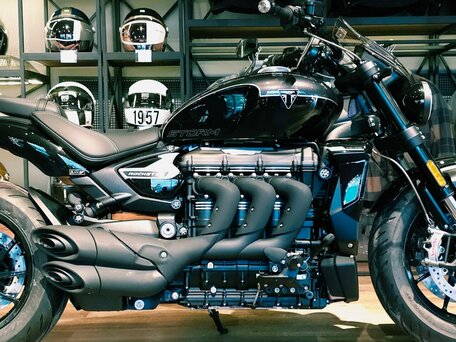 2026 Triumph Rocket III, чёрный, 3200000 рублей, вид 4