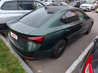 2021 Skoda Octavia IV (A8), зелёный, 2600000 рублей, вид 4