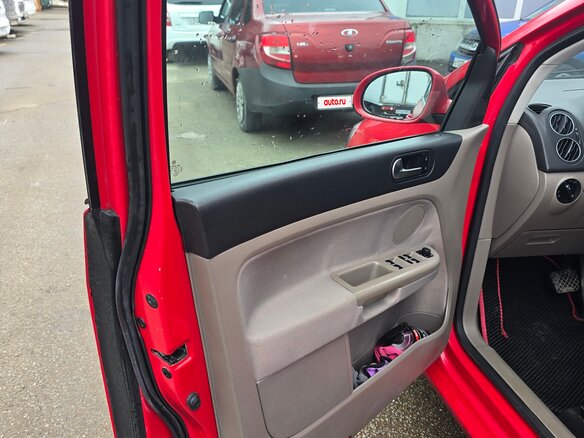 2011 Volkswagen Golf Plus II, красный - вид 21