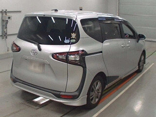 2016 Toyota Sienta II, серебристый, 950000 рублей, вид 4