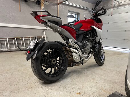 2017 MV Agusta Turismo Veloce 800, красный, 850000 рублей, вид 3