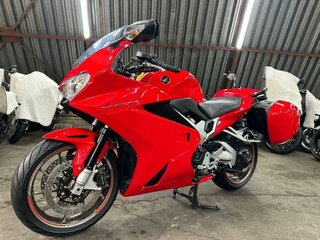2014 Honda VFR 800, красный, 910000 рублей, вид 2