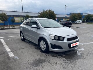 2013 Chevrolet Aveo II, серебристый, 570000 рублей, вид 3
