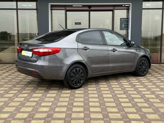 2013 Kia Rio 4-speed III, серый, 560000 рублей, вид 5