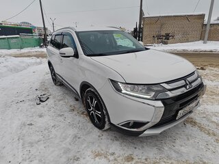2016 Mitsubishi Outlander III Рестайлинг 2, белый, 2250000 рублей, вид 3