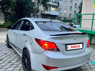 2015 Hyundai Solaris I Рестайлинг, серебристый, 600000 рублей, вид 5