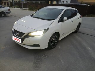 2017 Nissan Leaf II (ZE1), белый, 1450000 рублей, вид 2
