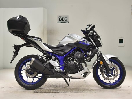 2015 Yamaha MT-03, серебристый, 440000 рублей, вид 4