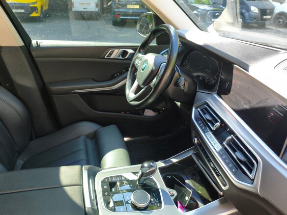 2020 BMW X5 45e IV (G05/G18), чёрный, 6900000 рублей - вид 8