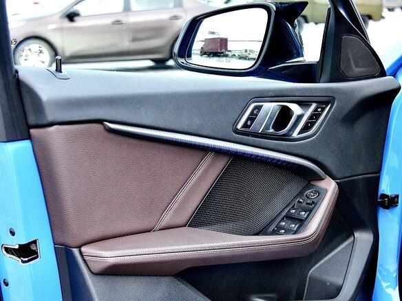 2020 BMW 1 серии 118d III (F40), синий, 3050000 рублей - вид 25