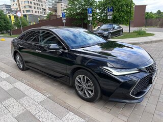 2022 Toyota Avalon V, чёрный, 3490000 рублей, вид 2