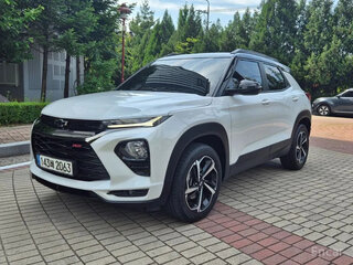 2021 Chevrolet TrailBlazer III, белый, 1890000 рублей, вид 1