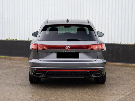 2025 Volkswagen Touareg III Рестайлинг, серый, 10630000 рублей, вид 4