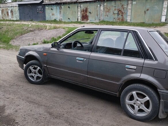 1986 Mazda 323 III (BF), серый, 180000 рублей - вид 3